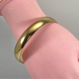 Monet Signed Vintage Gold Tone Beautiful Bangle Bracelet Classic Statement